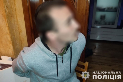 На Тернопільщині затримали підозрюваного у нанесенні ножового поранення матері